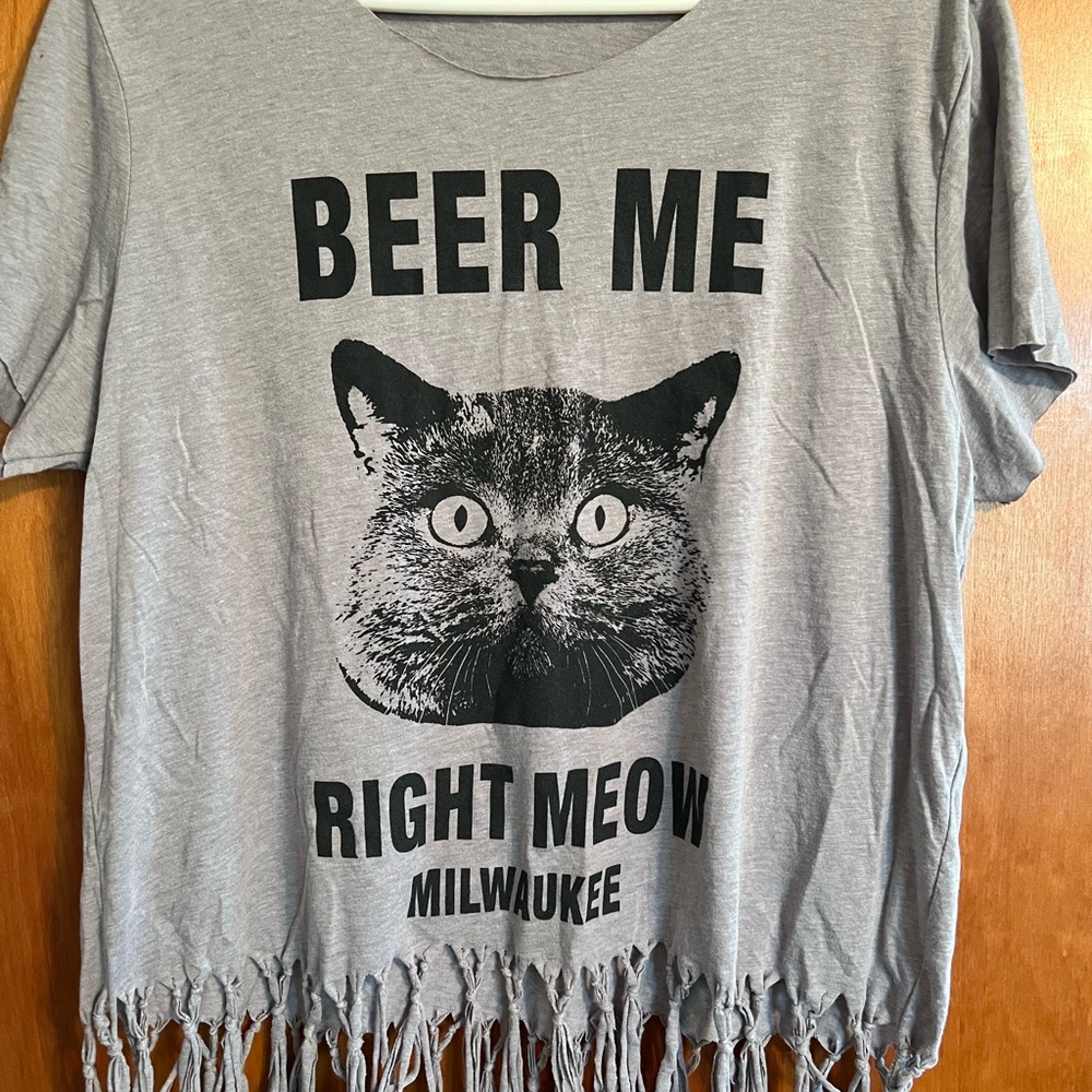 Gray Cat Graphic T-Shirt